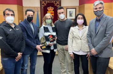 El Ayuntamiento de El Molar recibe a los representantes de la Escuela de Judo de El Molar, Alberto Martín, Director y a la Sensei Yolanda Gómez